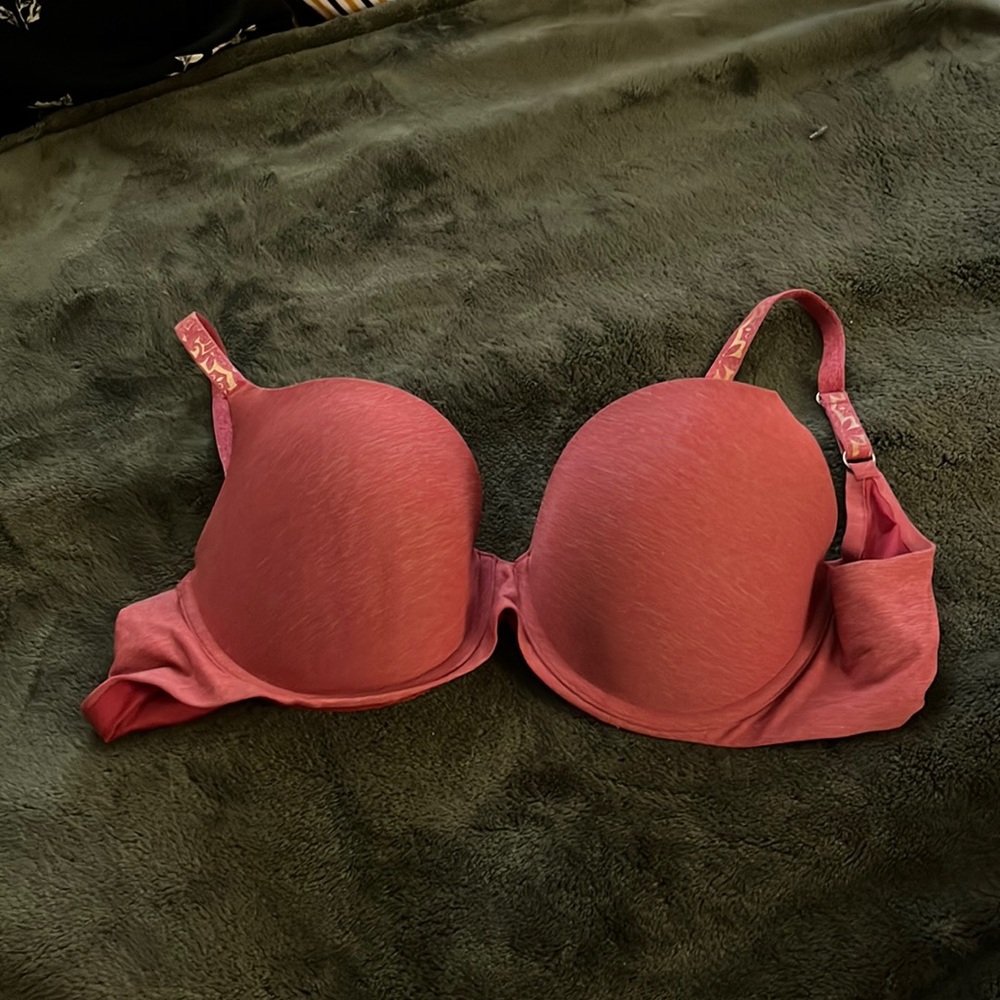 38D - NEVER WORN